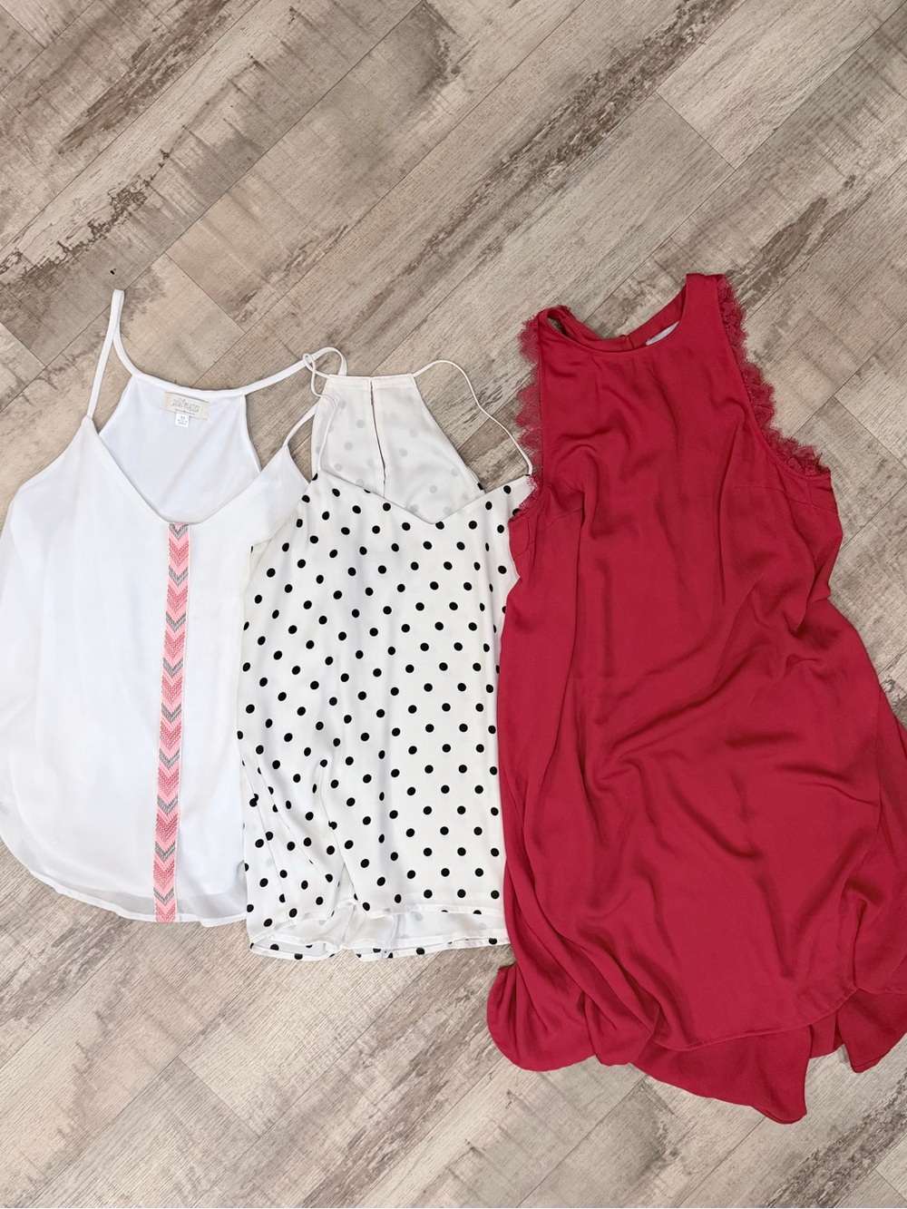 Women’s bundle 2 tops/1 dress